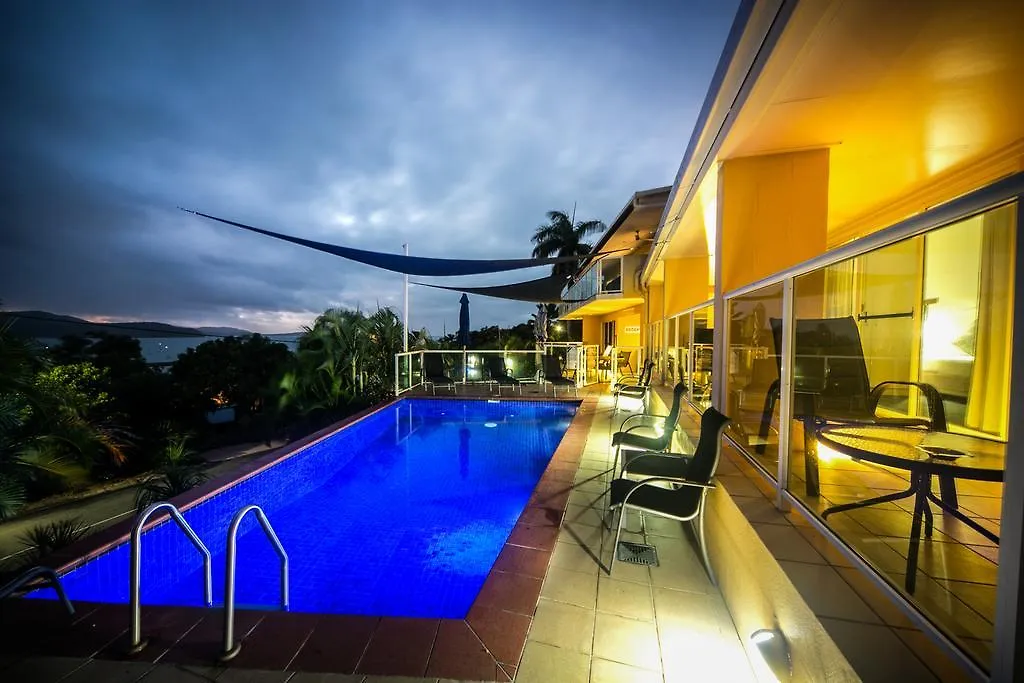 Sunlit Waters Studio Apartments Airlie Beach Apartahotel