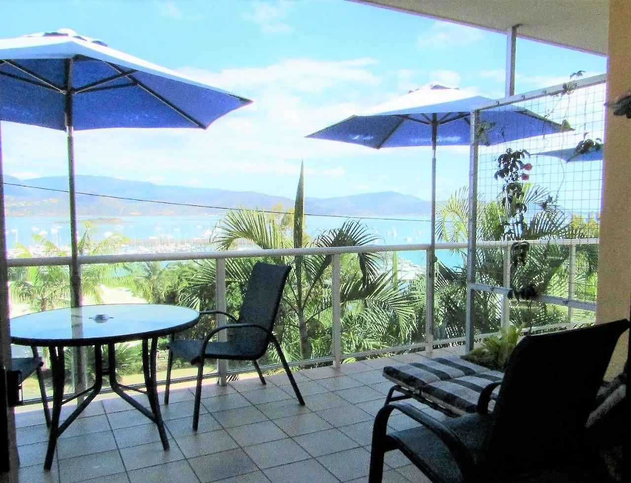 Sunlit Waters Studio Apartments Airlie Beach Apartahotel