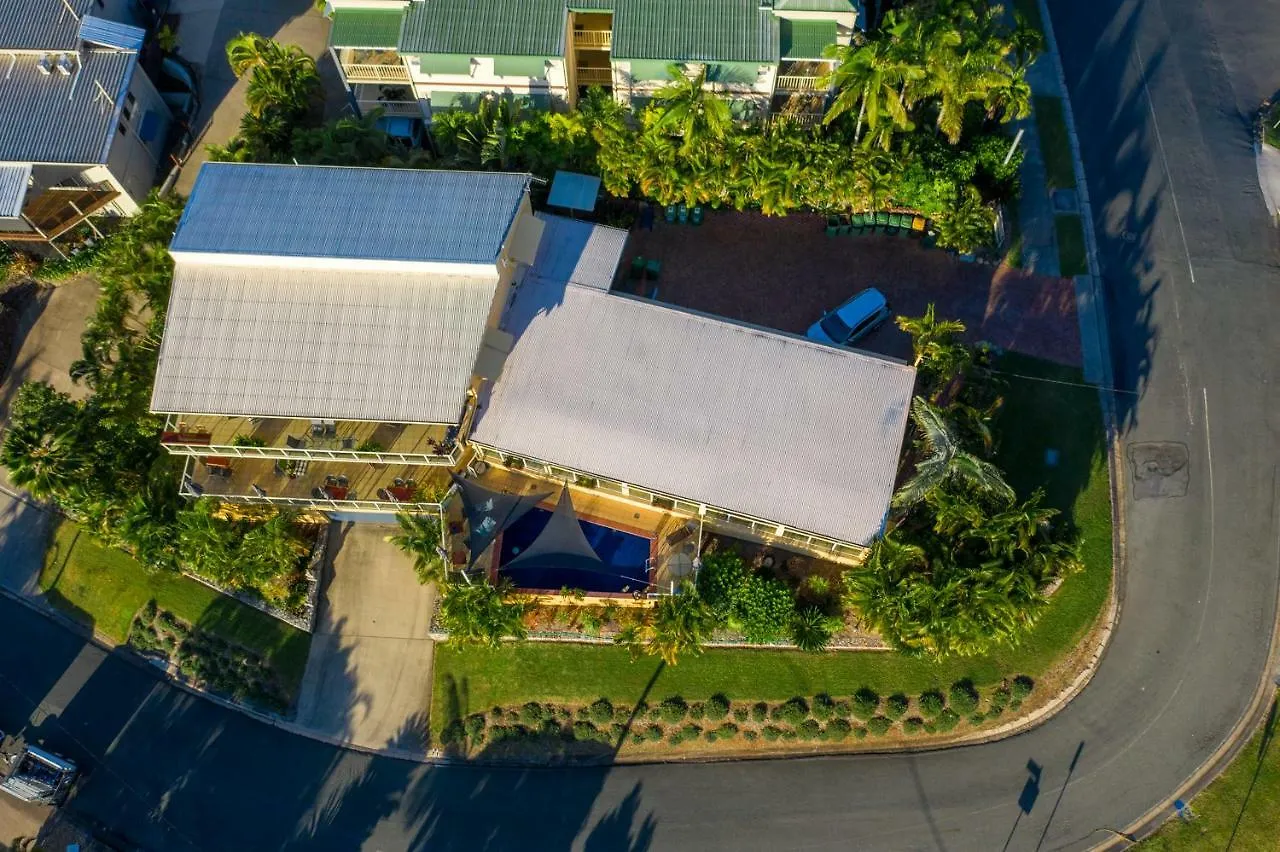 Sunlit Waters Studio Apartments Airlie Beach