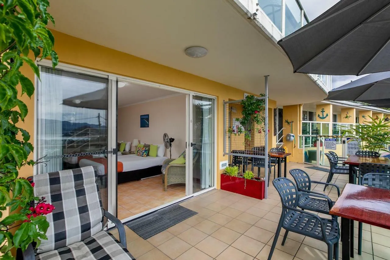 Apartahotel Sunlit Waters Studio Apartments Airlie Beach