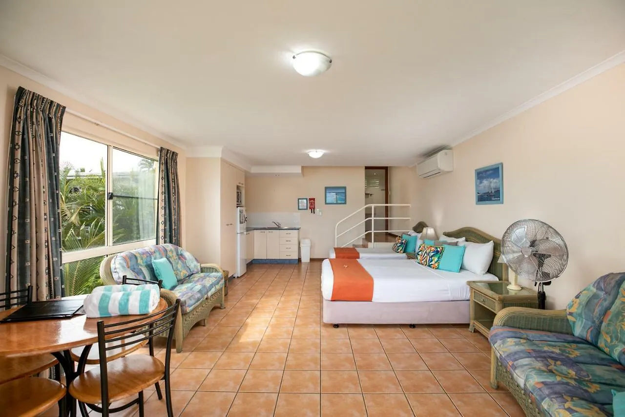 Sunlit Waters Studio Apartments Airlie Beach Apartahotel