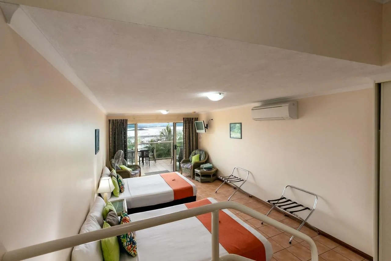 Sunlit Waters Studio Apartments Airlie Beach