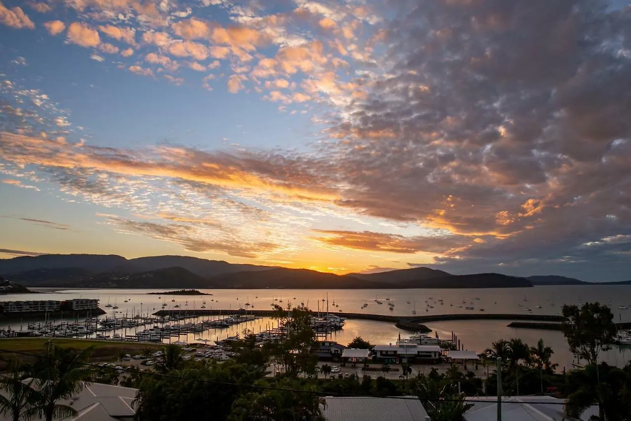 Sunlit Waters Studio Apartments Airlie Beach Australia