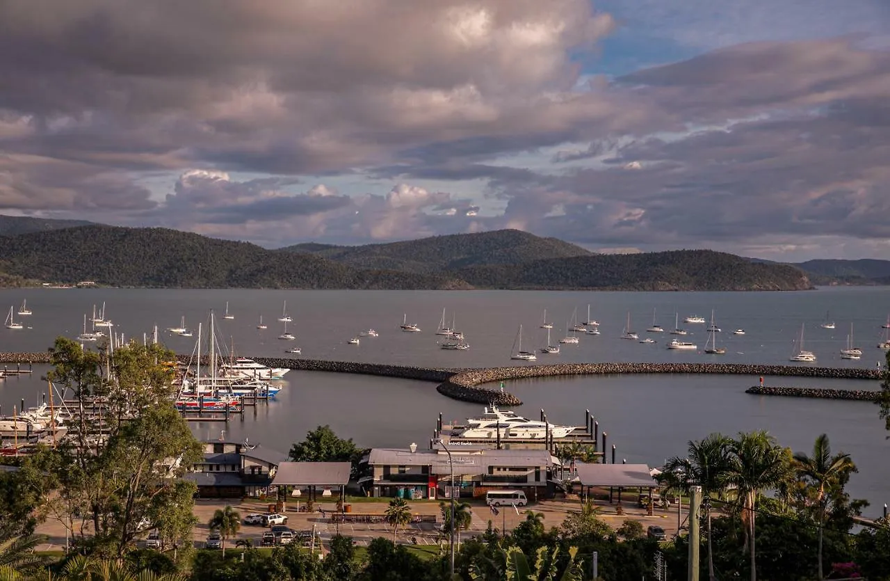 Apartahotel Sunlit Waters Studio Apartments Airlie Beach