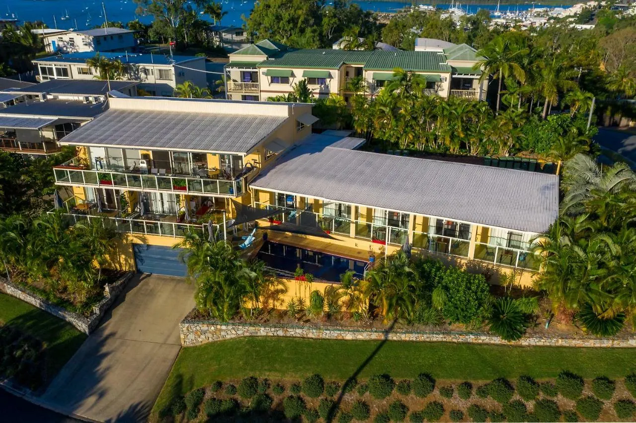 Sunlit Waters Studio Apartments Airlie Beach 3*,  Australia