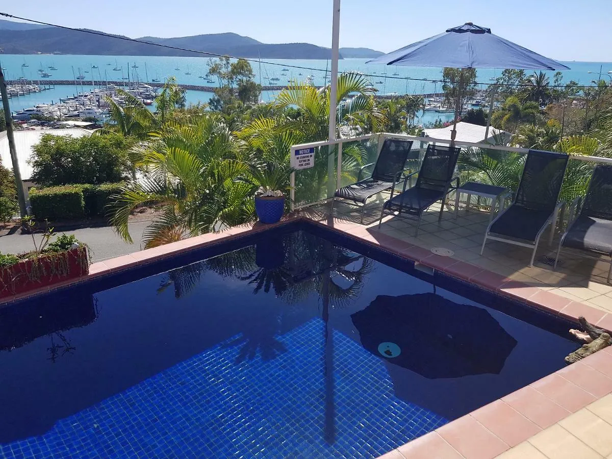 Sunlit Waters Studio Apartments Airlie Beach 3*,