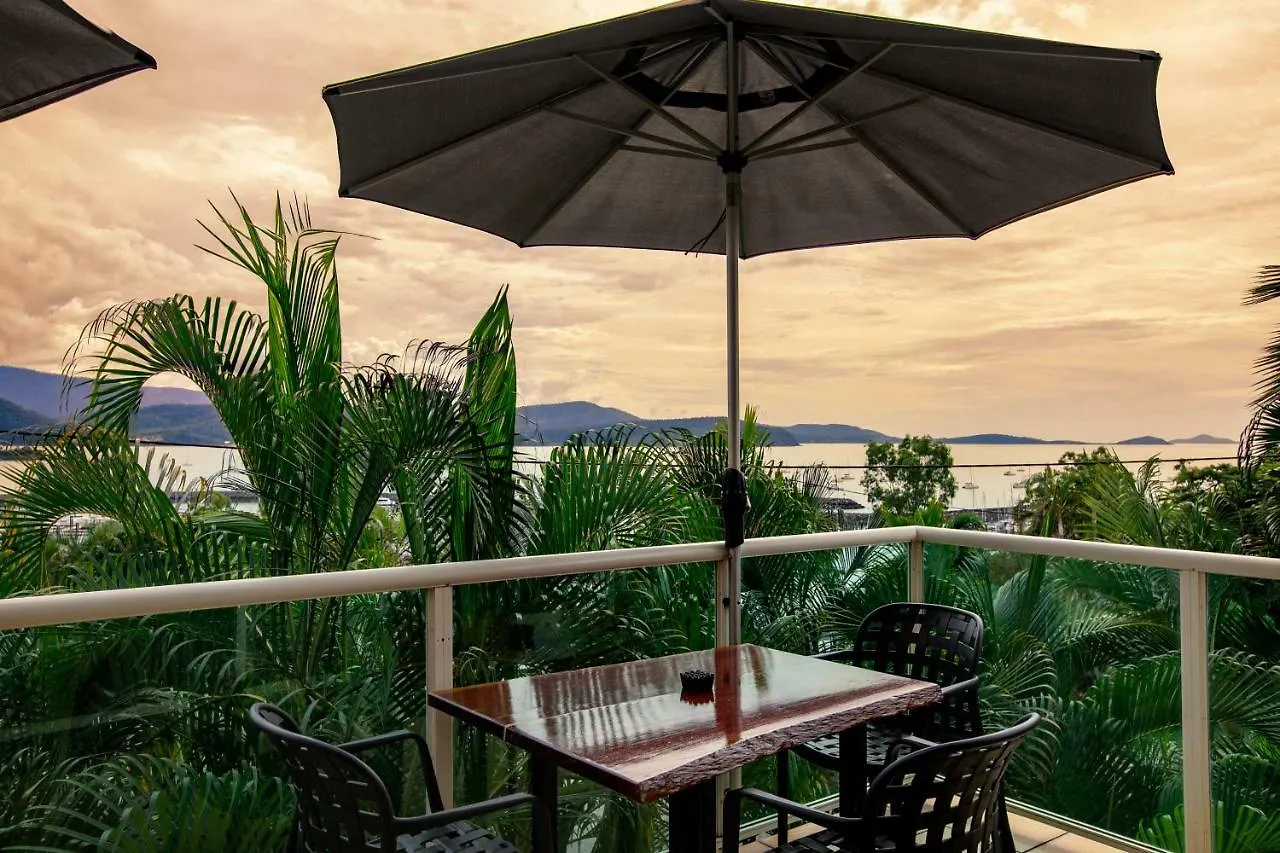 Apartahotel Sunlit Waters Studio Apartments Airlie Beach