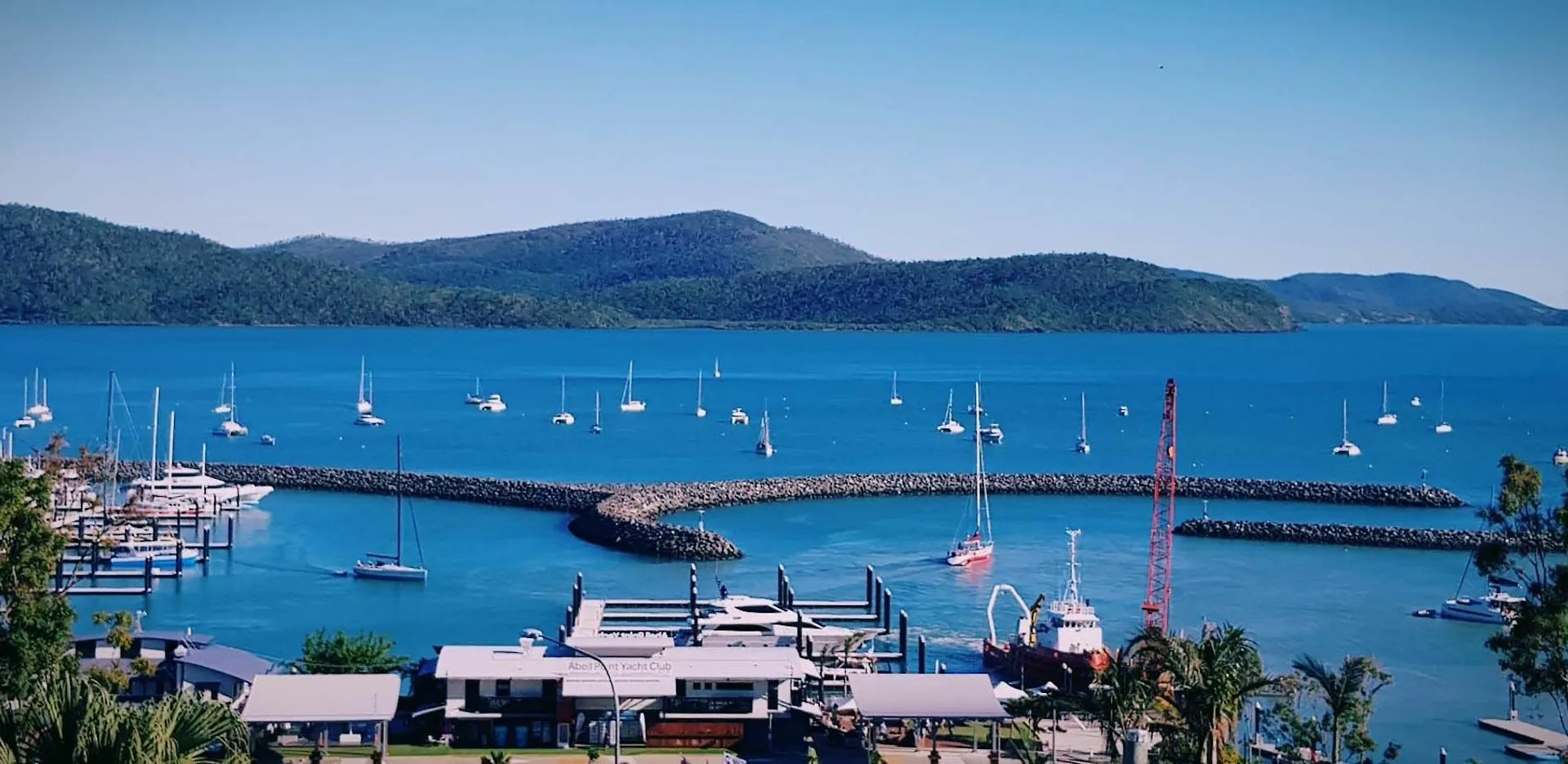 Apartahotel Sunlit Waters Studio Apartments Airlie Beach