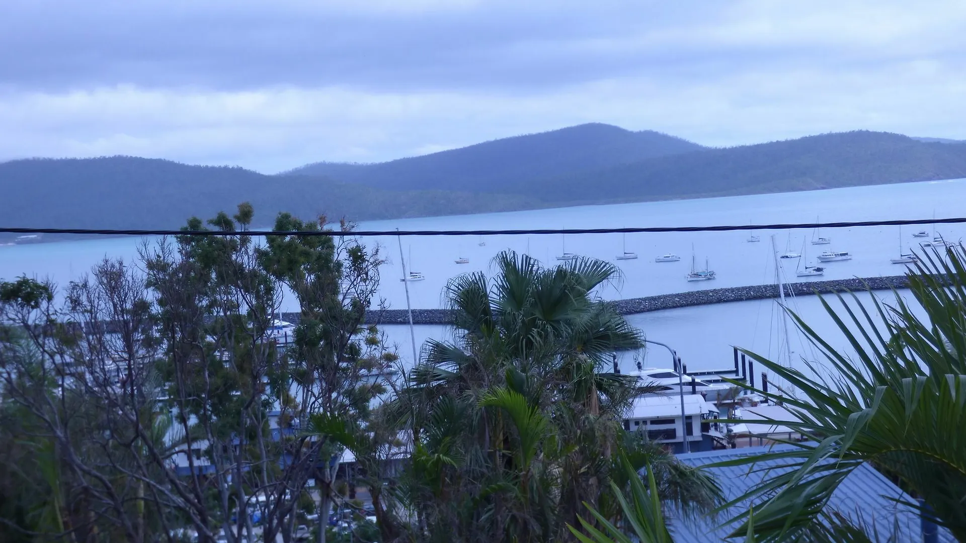 Sunlit Waters Studio Apartments Airlie Beach