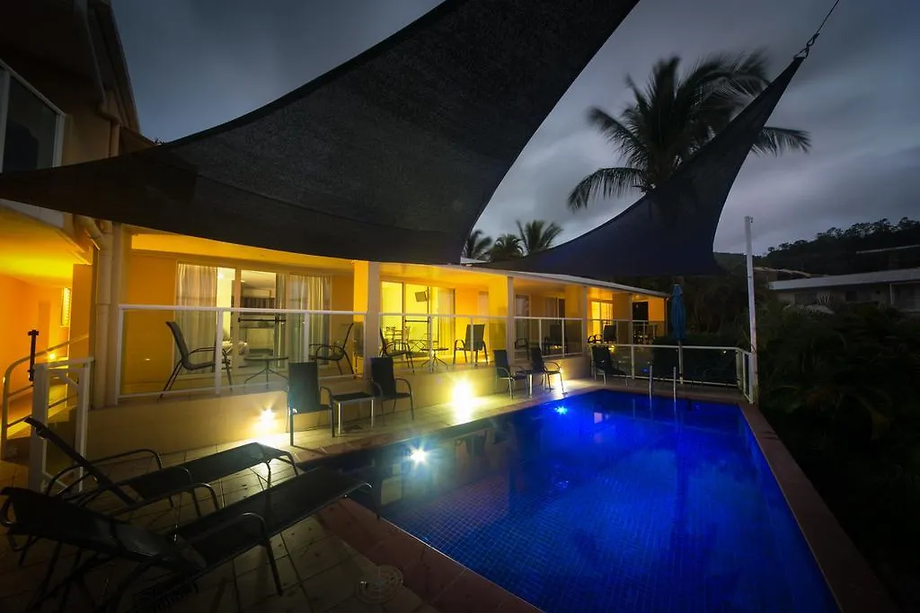 Sunlit Waters Studio Apartments Airlie Beach